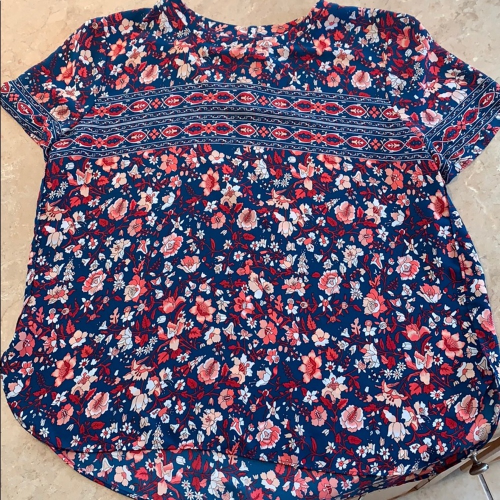 Floral Dress Shirt! 🌸🌼